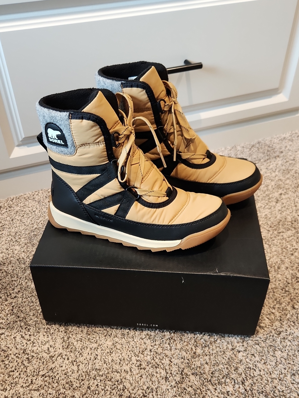 Sorel Tan, Black & Gray Quilted Lace-Up Boots - Size 6